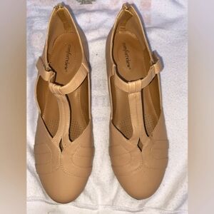 Comfort view women's shoes size12 nude wide with the Celine shootie